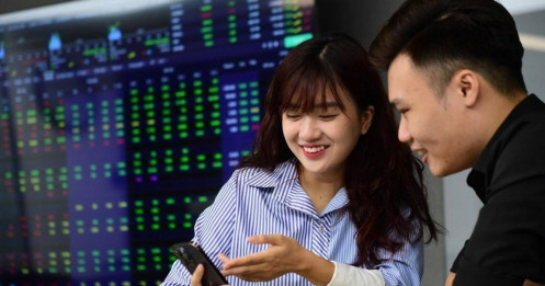 Lãi ròng ngân hàng vẫn dày, bất chấp NIM “teo tóp”