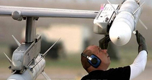 Đơn hàng AIM-120 cao kỷ lục: Mỹ đang toan tính điều gì?