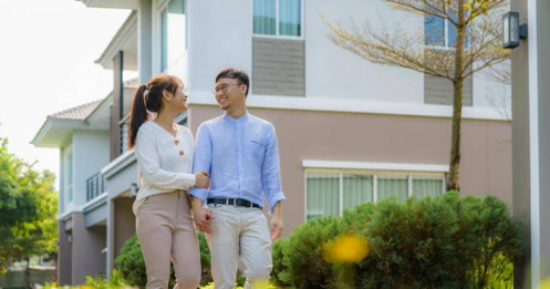 “Anh kiếm tiền 'nuôi em', em chỉ cần ở nhà. Ra ngoài làm gì cho cực?”