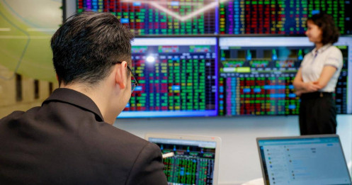 Không phải ngẫu nhiên dòng tiền lớn đổ vào chứng khoán Việt