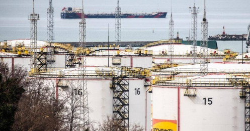 Dầu hồi phục trong “vòng xoáy” Mỹ - Nga và OPEC+