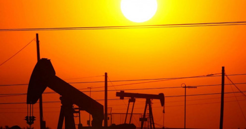 Giá dầu 2025 - 2026: Áp lực giảm giá tiếp diễn trước khi bật lên