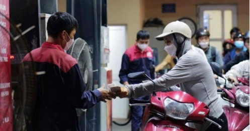 Giá xăng vượt 20.000 đồng/lít