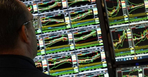 VN-Index cận 1.600 điểm: Tự doanh bắt đầu "xả hàng"