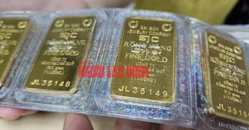 Giá vàng miếng SJC lập đỉnh, nhiều người vẫn "chịu chi" mua vào