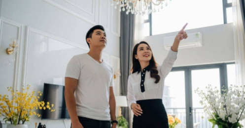 Người đàn ông ăn mặc giản dị đi mua căn chung cư 48 tỷ đồng