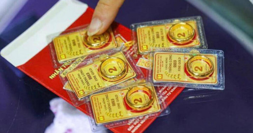 Giá vàng liên tục xô đổ kỷ lục, muốn đầu tư cần chú ý gì?