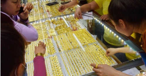 Giá vàng miếng SJC cao hơn thế giới tới 18 triệu đồng/lượng