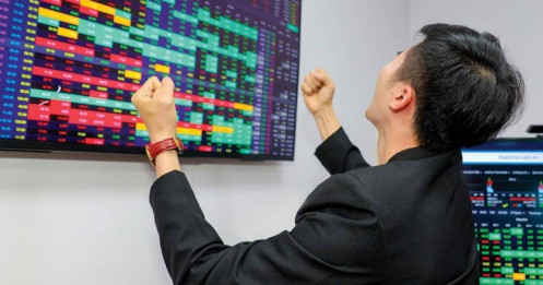 Tỉnh táo trước “sóng lớn”