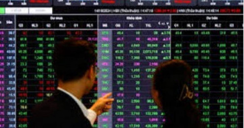 Tiền vào chứng khoán giảm sâu