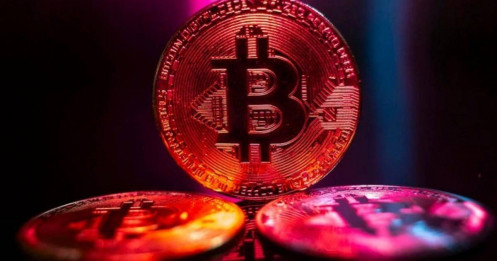 Bitcoin “vỡ đỉnh”, thị trường chứng kiến cú giảm sâu