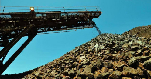 Giá quặng sắt 21/08/2025: Phục hồi nhờ cắt giảm sản lượng nhẹ hơn dự kiến