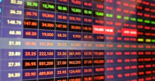 Cổ phiếu của các tỉ phú Việt bị bán mạnh, VN-Index giảm hơn 40 điểm