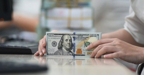 NHNN nâng tỷ giá trung tâm, áp lực USD/VND vẫn căng ở một số thời điểm