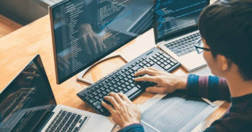 Chứng khoán ngày 27/8: Phân tích nhóm ngành Ngân hàng, Chứng khoán, Bất động sản