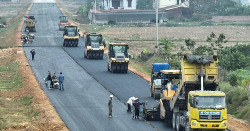 Lãi đậm nhờ đầu tư công: Ván cược lớn của các "ông lớn"
