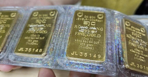 Vàng miếng SJC xuất hiện mốc đỉnh mới 128,3 triệu đồng/lượng