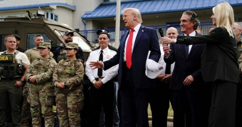 Cuộc khẩu chiến mới của ông Trump