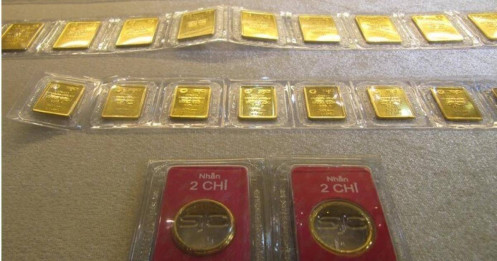 Giá vàng miếng SJC chạm mốc 130 triệu đồng, nhiều người "chóng mặt"