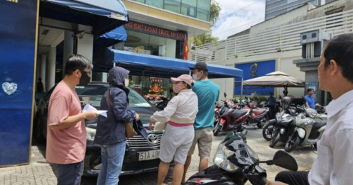 Vì sao nhiều người vẫn xếp hàng mua vàng dù giá ở vùng đỉnh chót vót?