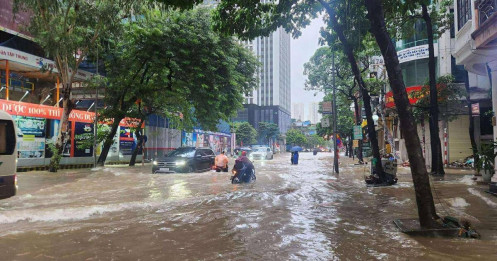 Vì sao Hà Nội ngập kéo dài?
