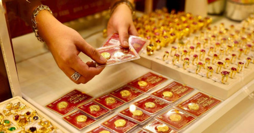 Đã 'bốc thuốc' cho thị trường vàng, vì sao giá vẫn sôi sục tăng?