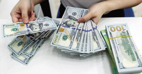 Kỳ vọng găm giữ USD gây áp lực lên tỷ giá