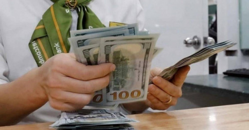Tại sao Việt Nam có nguy cơ vỡ tỷ giá chỉ trong tháng tới?