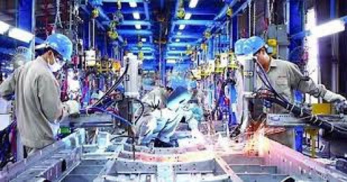 Ngành sản xuất Việt Nam: Đà tăng trưởng chậm lại giữa áp lực nhu cầu và thuế quan