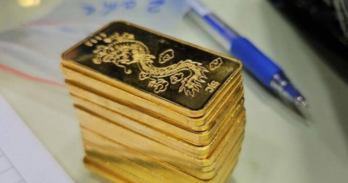 Giá vàng miếng SJC tăng mạnh, thị trường tự do vượt 135 triệu đồng/lượng