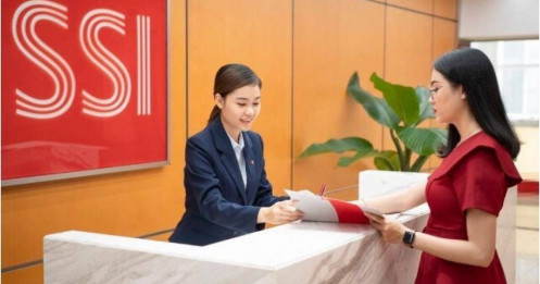 18 NĐT chi hơn 3.200 tỷ đồng mua cổ phiếu riêng lẻ của SSI