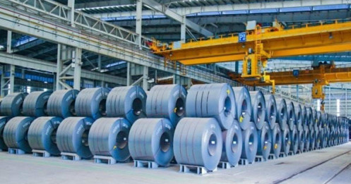 Cổ phiếu thép đồng loạt “xanh, tím”, điều gì đang diễn ra?