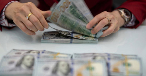 USD ngân hàng tăng kịch trần, ngoài 'chợ đen' lập kỷ lục
