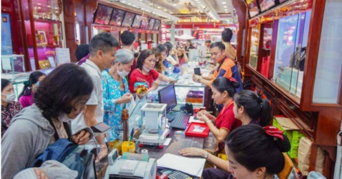 Có tiền không mua nổi vàng, tóm lại chuyện gì đang xảy ra?