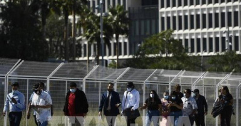 Thị trường lao động Mỹ giảm tốc: Việc làm mới chạm đáy 10 tháng, Fed chịu áp lực hạ lãi suất