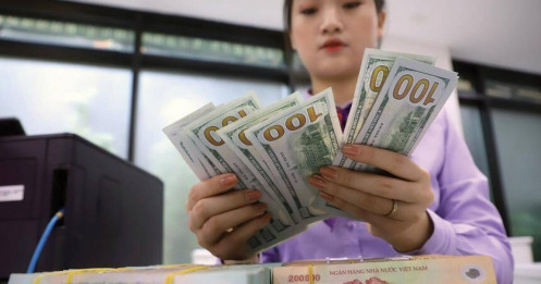Lãi suất chịu tác động mạnh từ tỷ giá