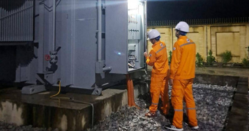 Dân kêu tiền điện tháng 8 tăng cao dù trời mát mẻ, Điện lực miền Bắc lên tiếng