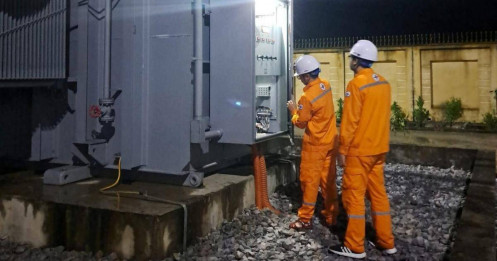 Khắp nơi bức xúc việc hóa đơn tiền điện nhảy múa, EVN nói gì?