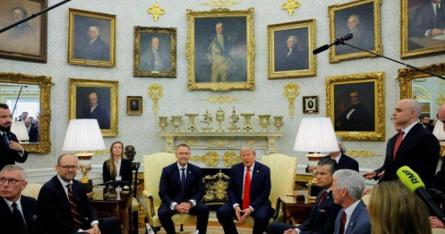 Ông Trump dát vàng Phòng Bầu dục