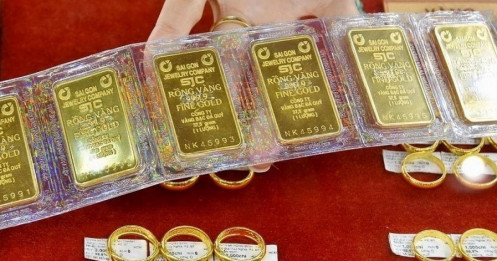 Giá vàng hôm nay 7/9/2025: SJC neo đỉnh lịch sử 135,4 triệu đồng/lượng