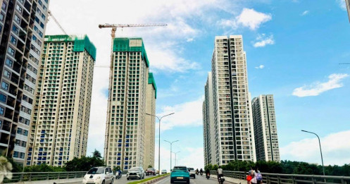 Lượng tiền dồi dào trên thị trường đang “thổi bùng” cơn sốt bất động sản