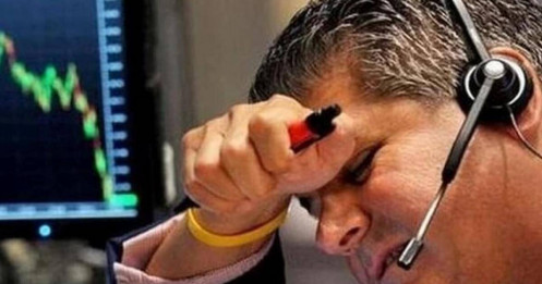 Khối ngoại đẩy mạnh bán ròng gần 3.000 tỷ đồng trên HSX, cổ phiếu nào bị xả mạnh nhất?