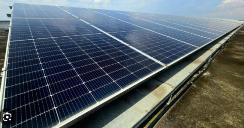 Vì sao lắp điện mặt trời mái nhà tự dùng phải đăng ký EVN?