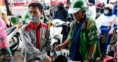 Giá xăng vượt 20.500 đồng/lít