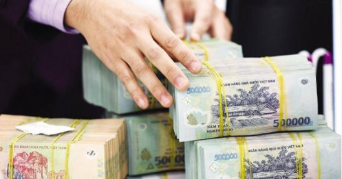 Sau chuỗi 4 tháng âm, dòng tiền tổ chức bất ngờ chảy ngược vào ngân hàng