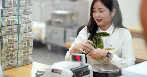 Lãi suất huy động duy trì vùng thấp, tiền gửi tiết kiệm vẫn lập kỷ lục