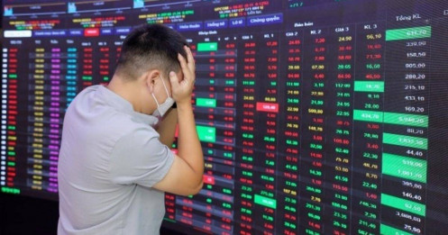 Bán 'chui' cổ phiếu, người liên quan lãnh đạo doanh nghiệp bị phạt