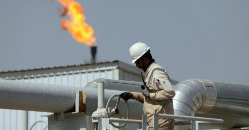 Giá dầu tăng nhẹ giữa vòng xoáy căng thẳng chính trị tại châu Âu và Trung Đông