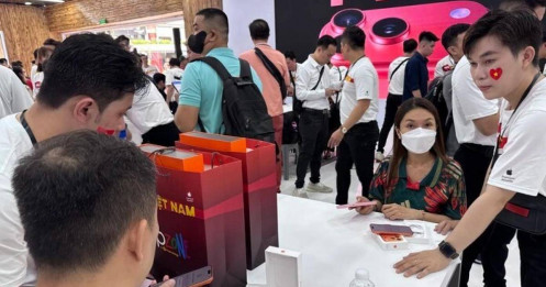 Thu nhập 4.700 USD/năm, người Việt chơi lớn chi 1.500 USD mua iPhone 17