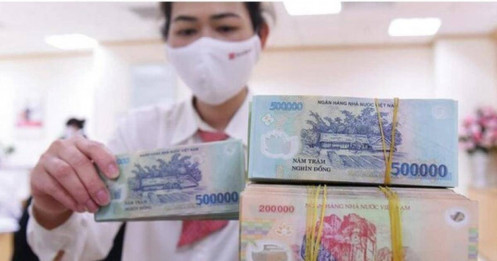 Lãi suất thấp kỷ lục, vì sao tiền gửi ngân hàng vẫn tăng vọt?